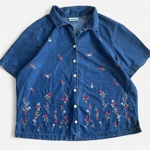 Vintage Erika Denim Short Sleeve Button Down Shirt Embroidered Blue Red Flowers